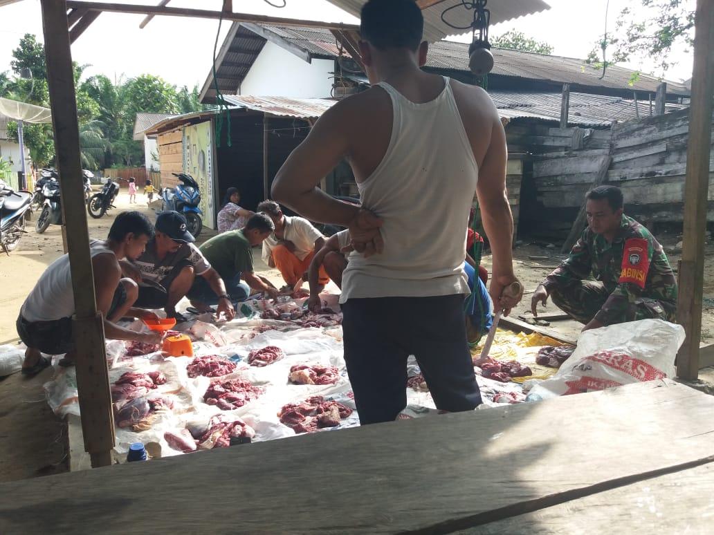 Jelang Idul Fitri Warga Gosong Telaga Utara Adakan Pemotongan Hewan Secara Patungan