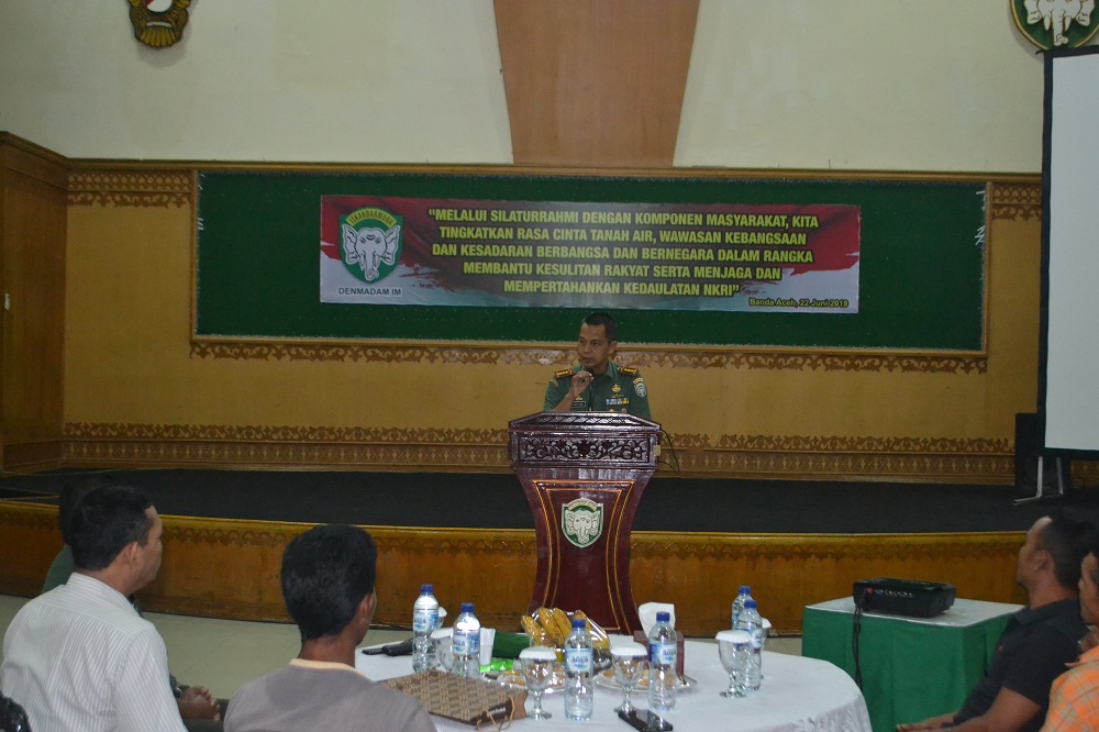 Dandenmadam IM Komsos dengan Masyarakat