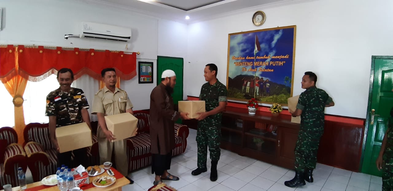 Dandim 0107 Salurkan Sarana Kontak Kepada  Mitra Karib