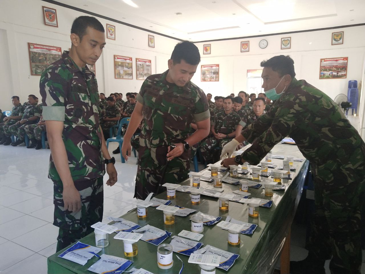 Personel Deninteldam Cek Urine