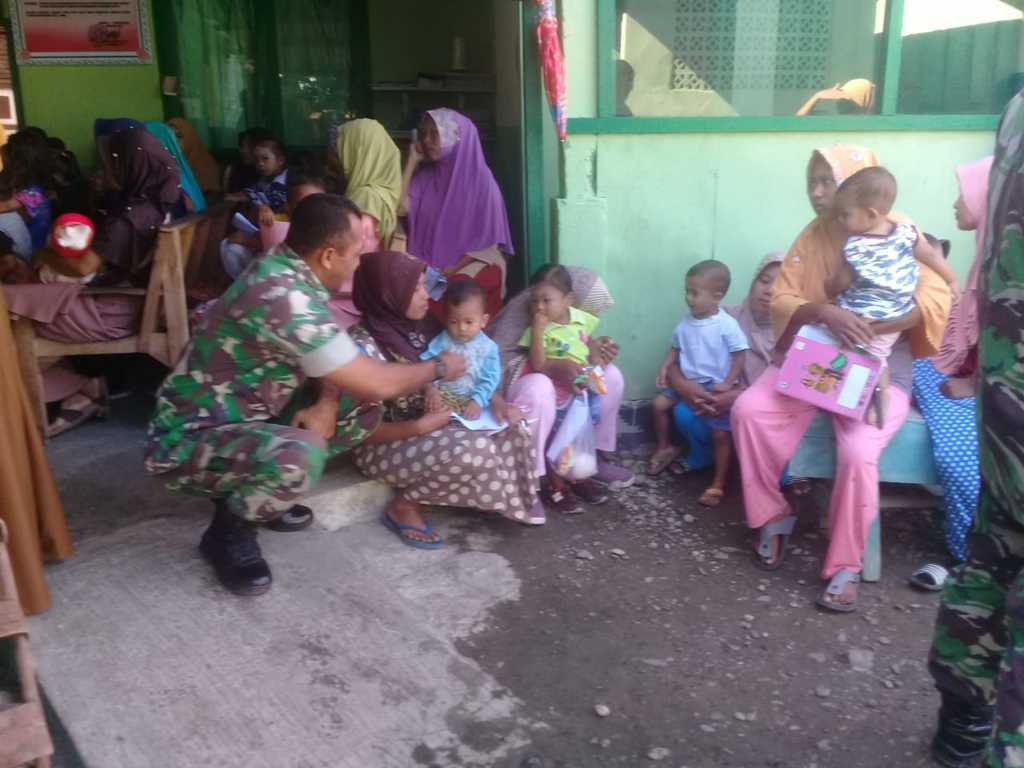 Babinsa Posrmail Tripa Makmur Dampingi Kegiatan Posyandu