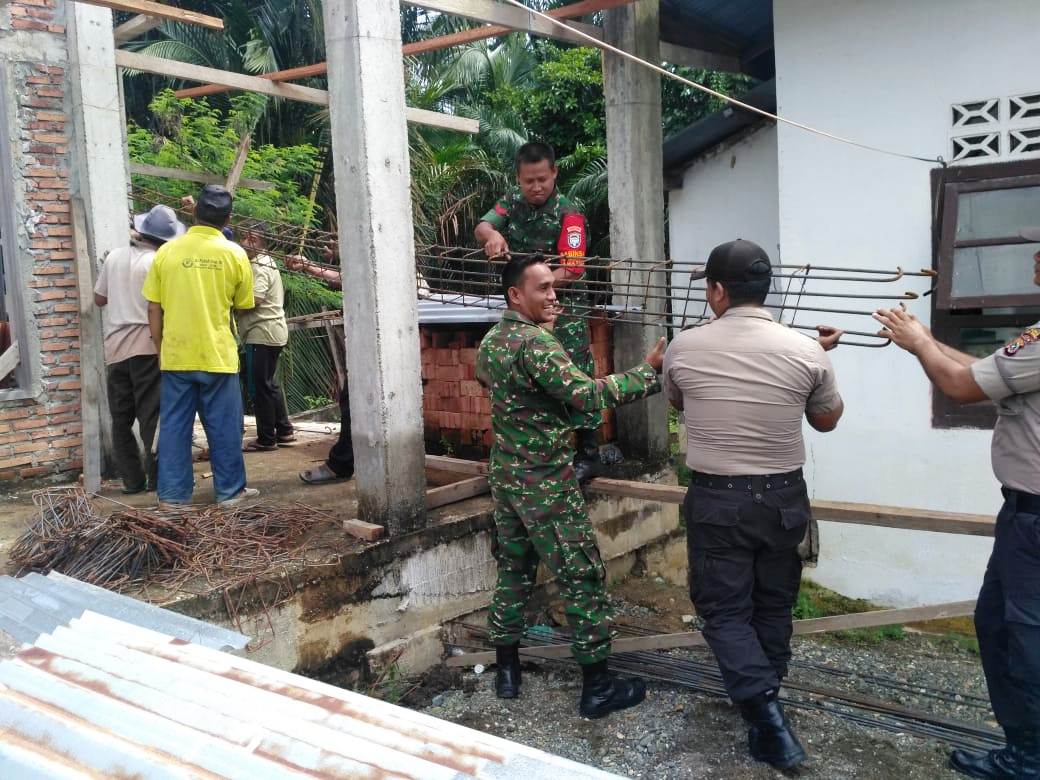 Sinergitas  TNI – POLRI Membangun Mesjid