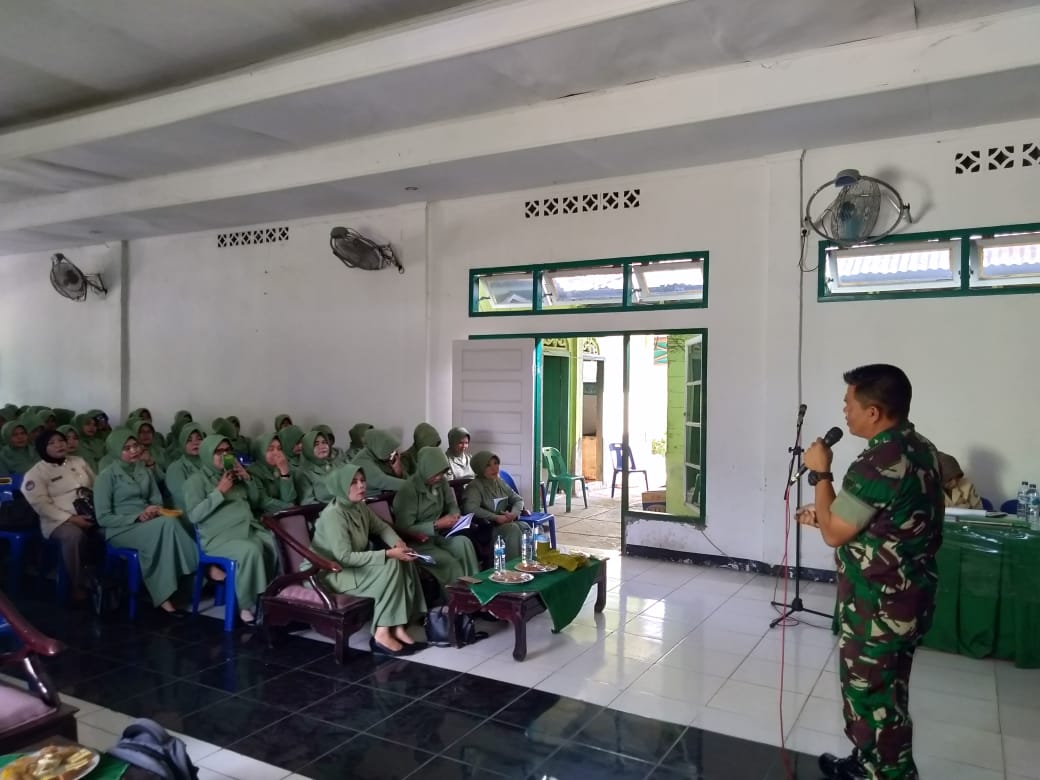 Prajurit dan PNS serta Persit Kodim 0102/ Pidie Menerima Bintal Rohani dari Tim Bintaldam IM