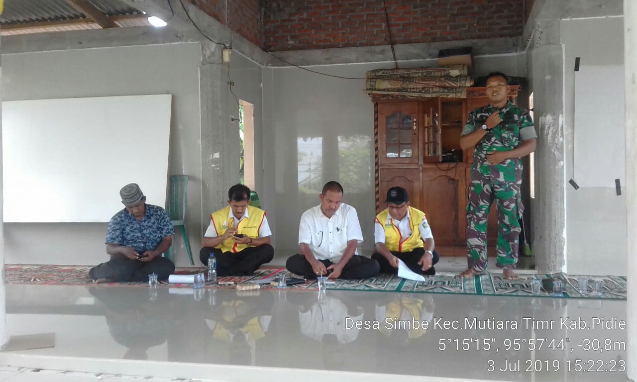 Babinsa Koramil Mutiara Timur Ajak Petani Tingkatkan Produksi Padi