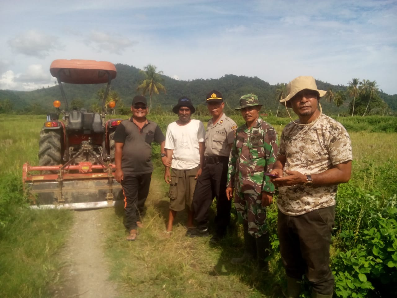 Koramil 13/Kluet Timur Bantu Program Pemkab Aceh Selatan