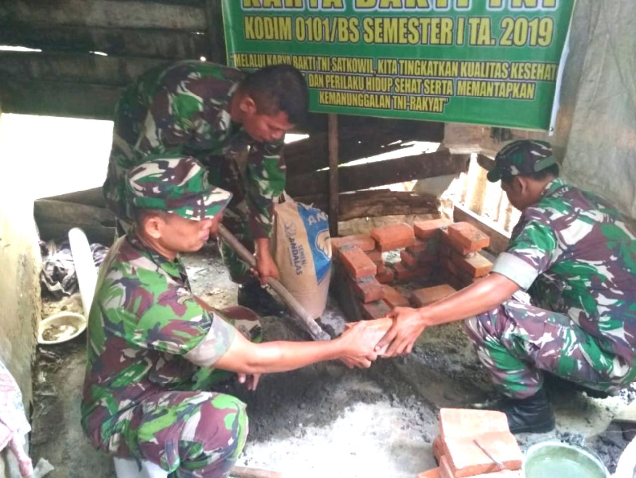Koramil 02/Suka Makmur Wujudkan Mimpi Ibu Nurjanah Punyai Jamban