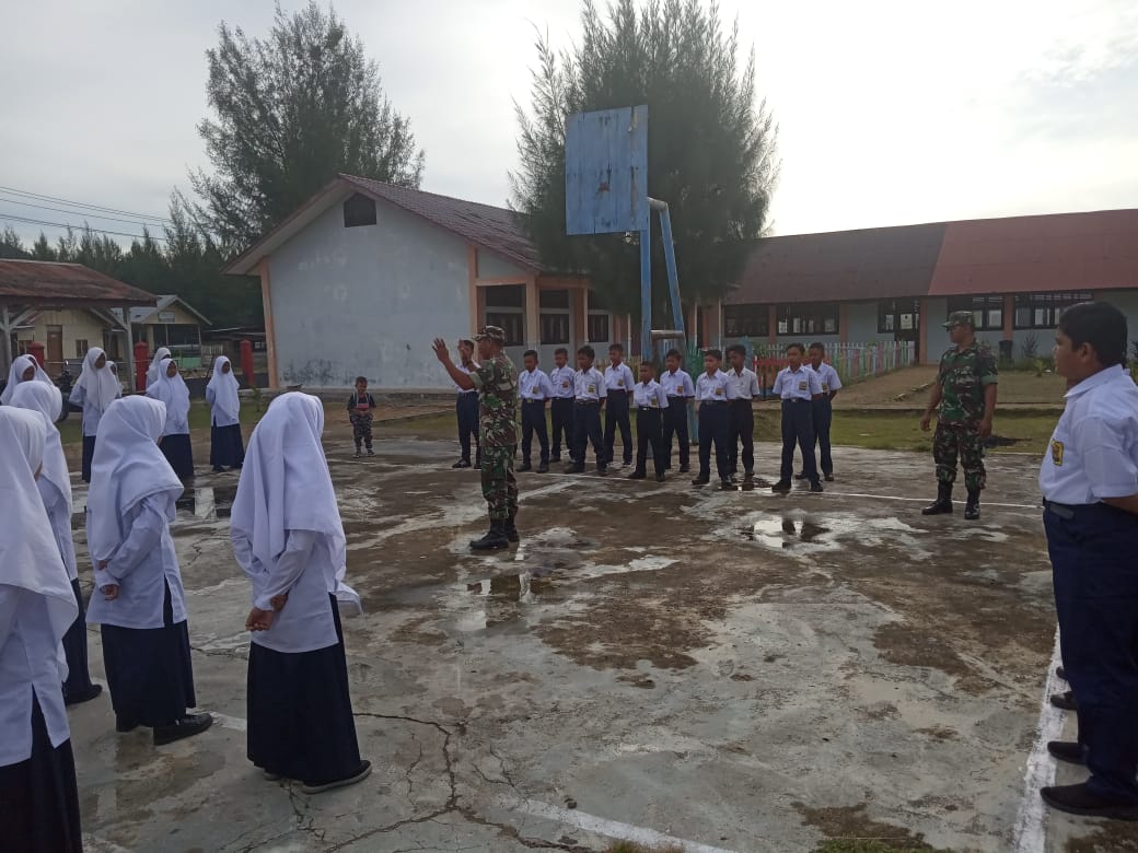 Kodim Aceh Jaya Bantu Pengenalan Lingkungan Sekolah