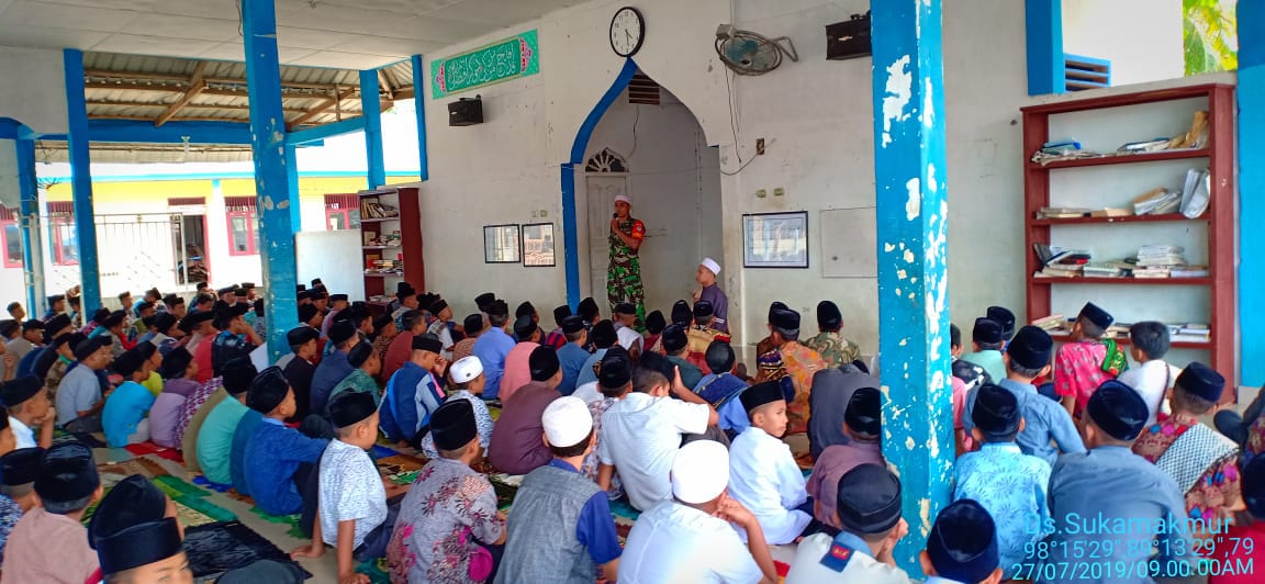 Babinsa Suka Makmur Beri Motivasi pada Santriwan dan Santriwati