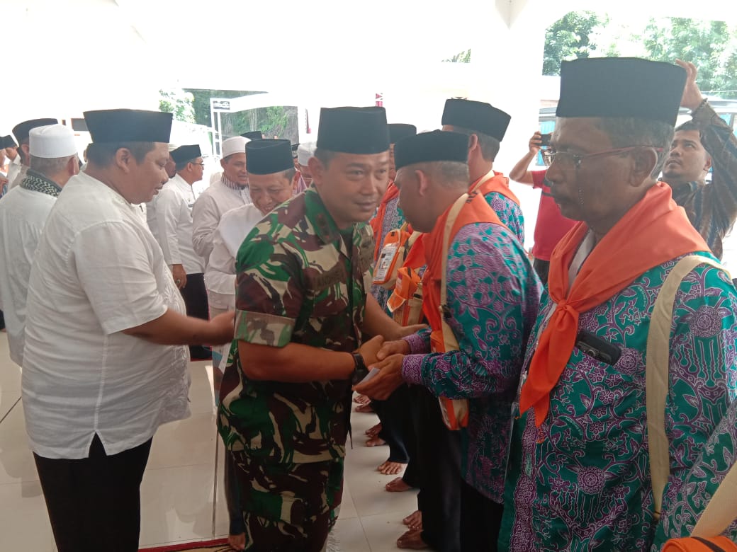 Dandim bersama Forkopimda Lepas Keberangkatan Jemaah Calon Haji Aceh Jaya