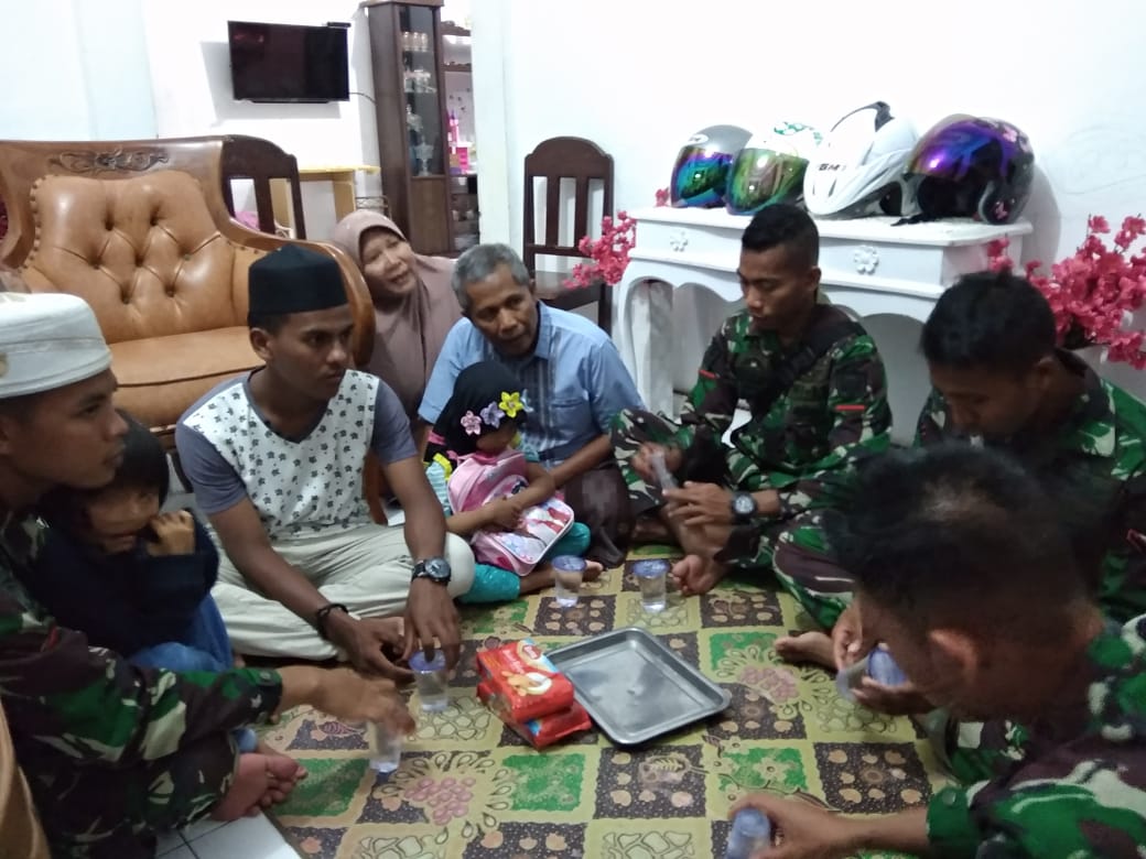 Kebersamaan Satgas Opster TNI 2019 dengan Masyarakat