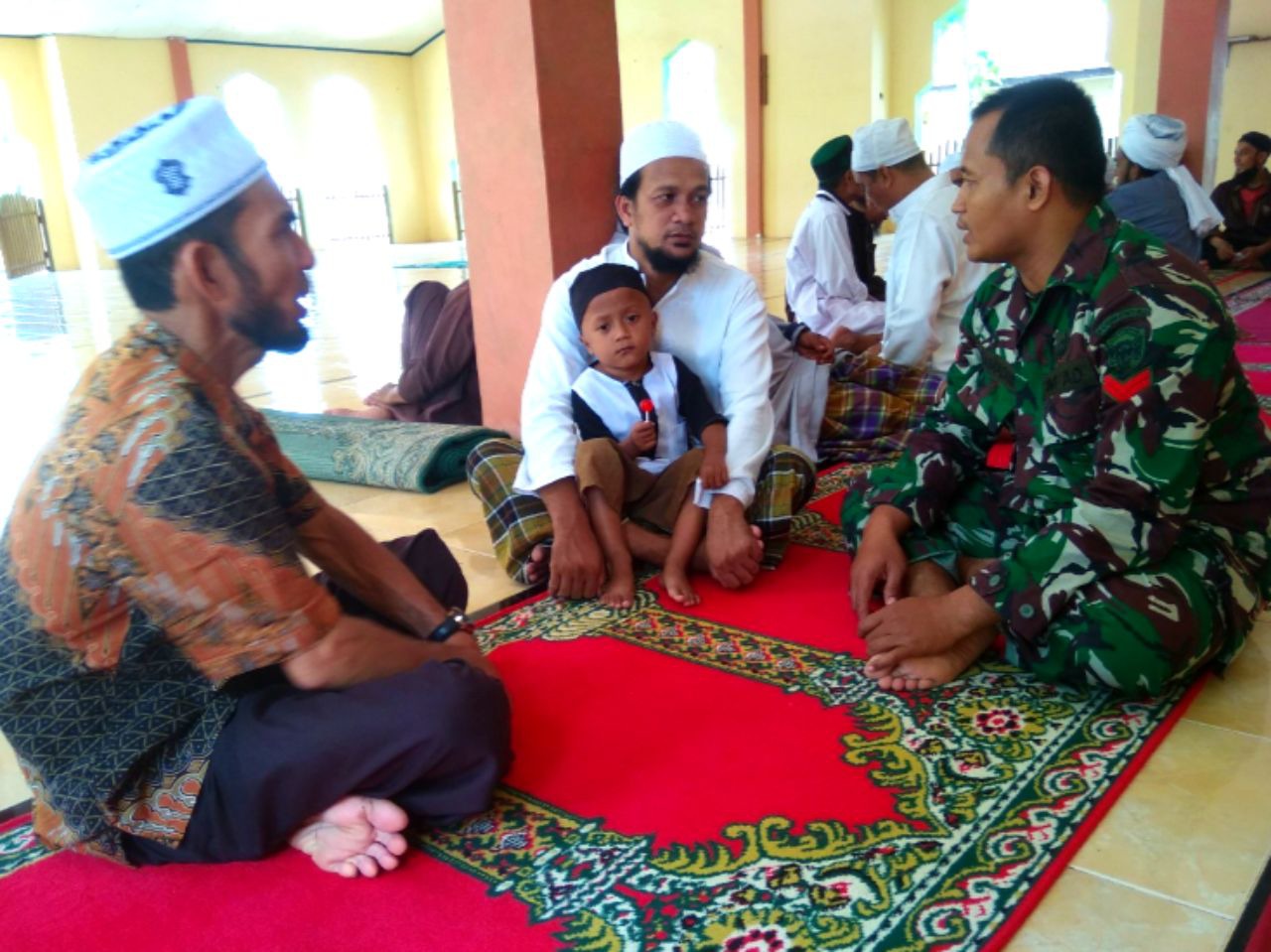 Silaturahmi Dengan Tokoh Agama, Ini Pesan Babinsa Desa Luthu Dayah Krueng