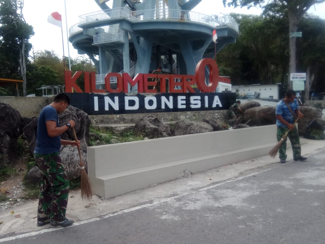 Personel Kodim 0112/Sabang Bersama Masyarakat Laksanakan Karya Bakti