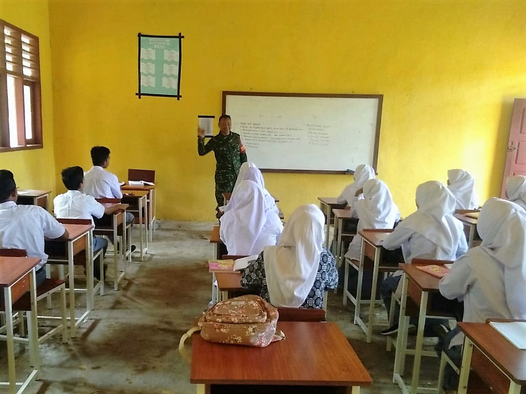 Babinsa Memberikan Materi Wawasan Kebangsaan