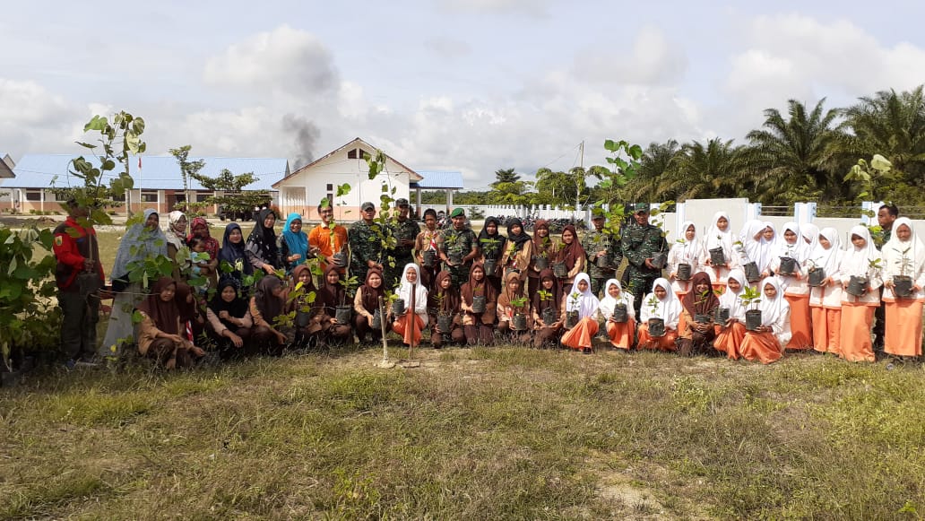 Kodim 0118/Subulusalam Tanam Ratusan Pohon