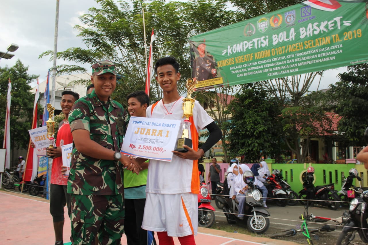 Dandim 0107/Aceh Selatan Resmi Menutup Turnamen Bola Basket dan Lomba Foto Antar SMA Se Kabupaten Aceh Selatan