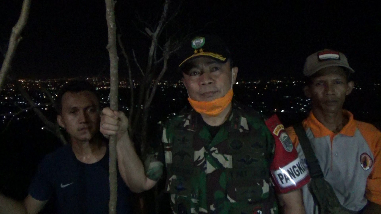 TNI Padamkan Kebakaran Hutan di Gunung Glee Taron, Aceh Besar