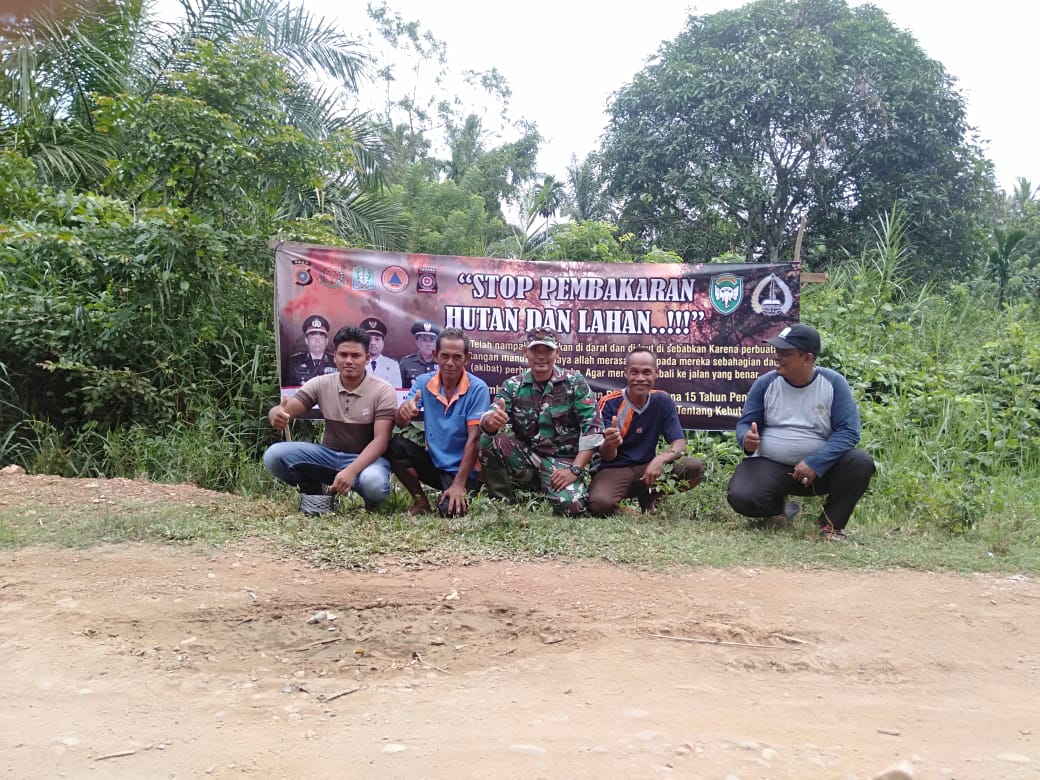 Kodim Pasang Spanduk Stop Karhutla di Seluruh Desa