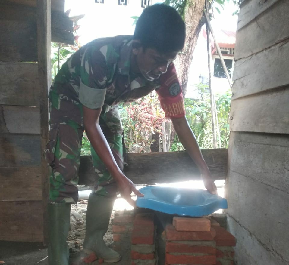 Nenek Dhuafa Terima Jambanisasi dari Babinsa Koramil 04/Susoh