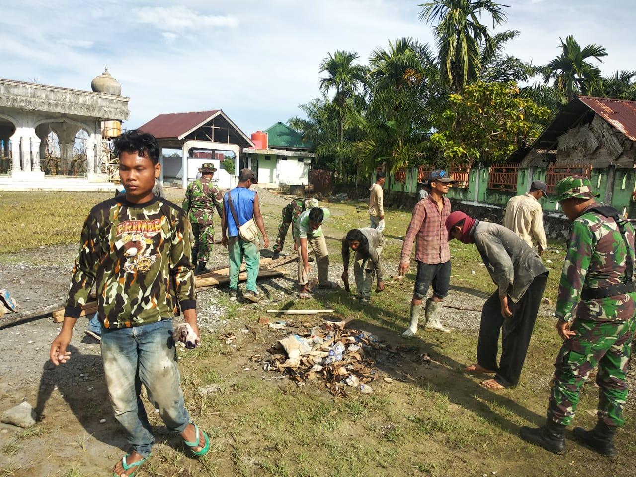 Kodim Aceh Jaya Gelar Karya Bakti Bersihkan Fasilitas Umum