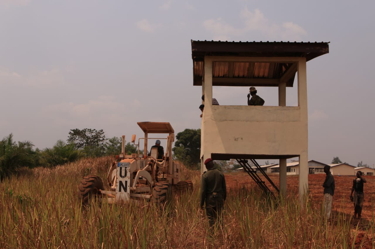 Satgas Kizi TNI Buatkan kebun dan Ajarkan Cara Bercocok Tanam pada Masyarakat Afrika Tengah