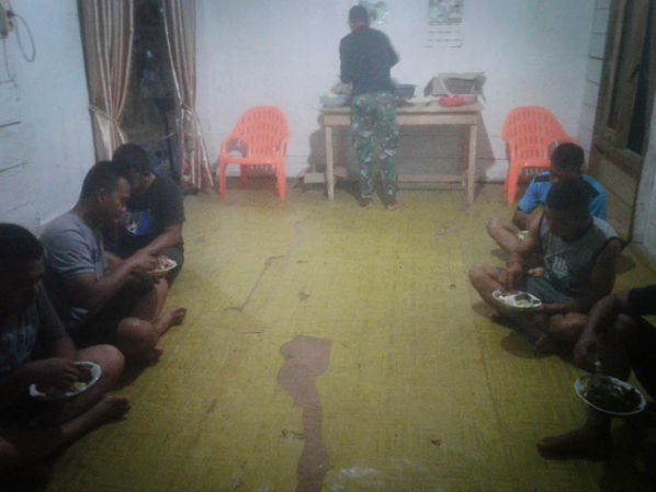 Makan Bersama, Ajang Satgas TMMD Kodim 0104/Atim dan Masyarakat Jalin Keakraban