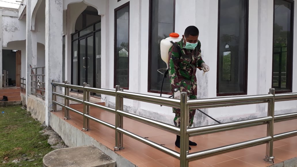 Cegah Virus Corona, Kodim Aceh Jaya Lakukan Sosialisasi hingga Penyemprotan Disinfektan
