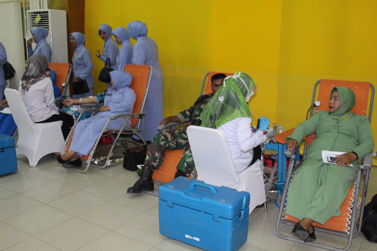 Donor Darah Dalam Rangka HUT ke -74 Persit di Makodam IM