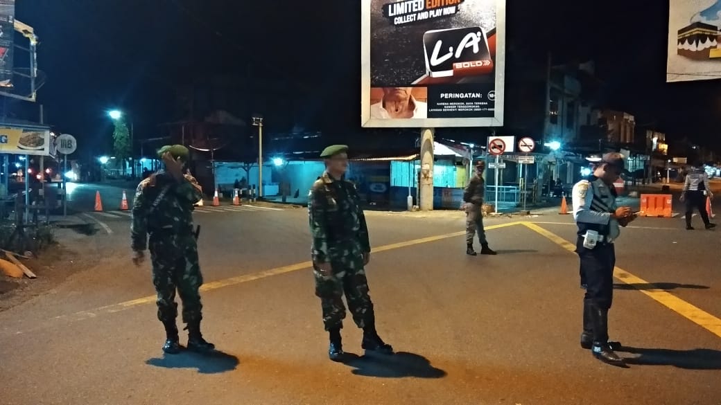 Ruas Jalan Utama Masuk Kota Meulaboh Dijaga Tim Gabungan