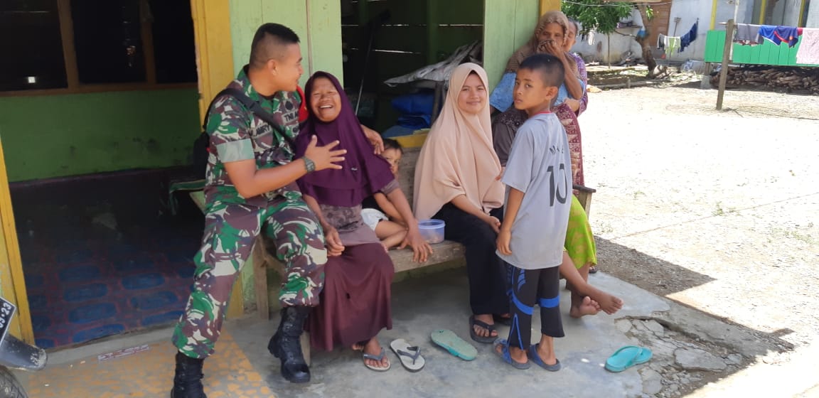 Potret Kedekatan Babinsa Koramil 13/Kluet Timur dengan Masyarakat di Wilayah Binaan