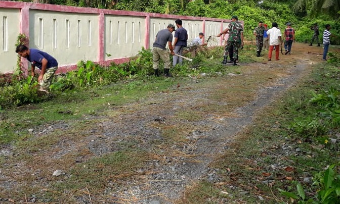 Sinergitas Koramil 05/Indra jaya Ajak Warga Karya Bakti Jum’at Bersih