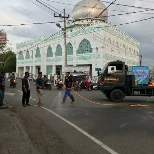 Paldam IM Terus Lakukan Penyemprot Cairan Disinfektan