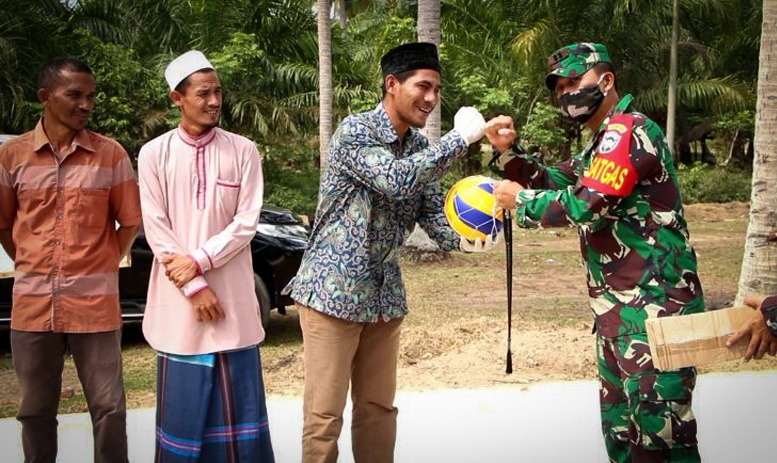 Kodim 0104/Aceh Timur, Serahkan Sarana Olah Raga Lapangan Volly