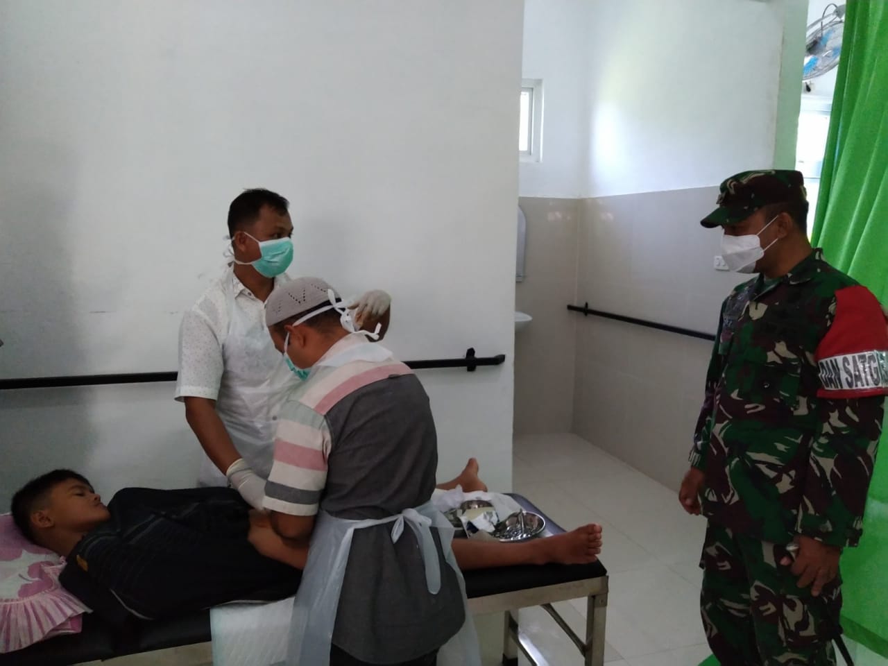 TNI Gelar Sunat Massal bagi Puluhan Anak Kurang Mampu