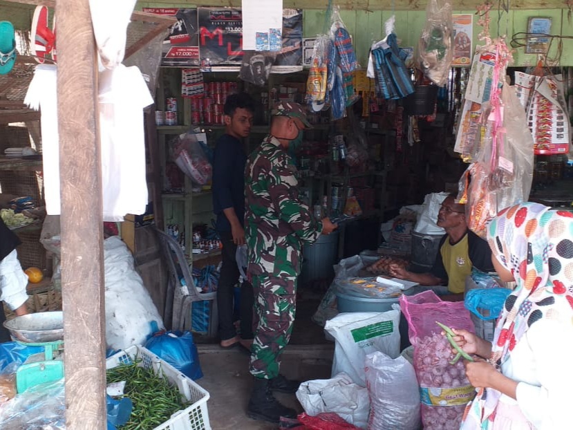 Posramil Darul Hikmah Bagikan Masker di Pekan Suak Beukah