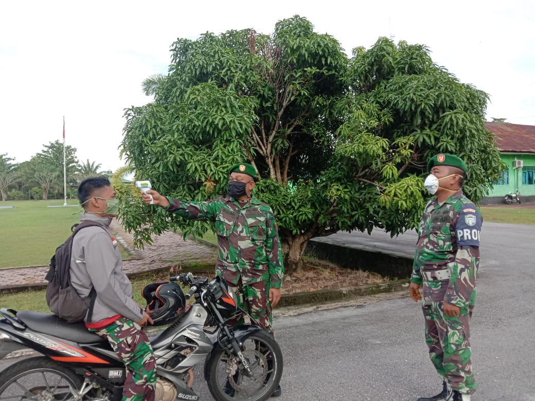 Cegah Penyebaran Virus Corona, Personel Kodim 0109/Asing Periksa Suhu Tubuh