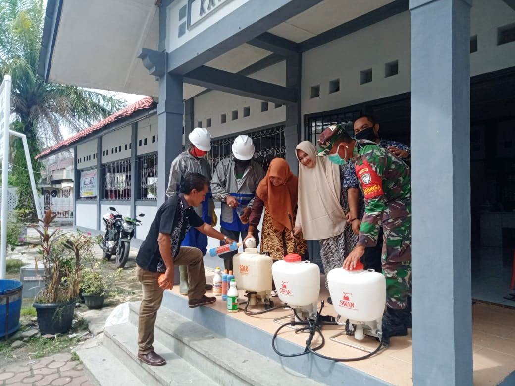 Babinsa dan Satgas Covid-19, Terus Menerus Laksanakan Sosialisasi dan Sterelisasi