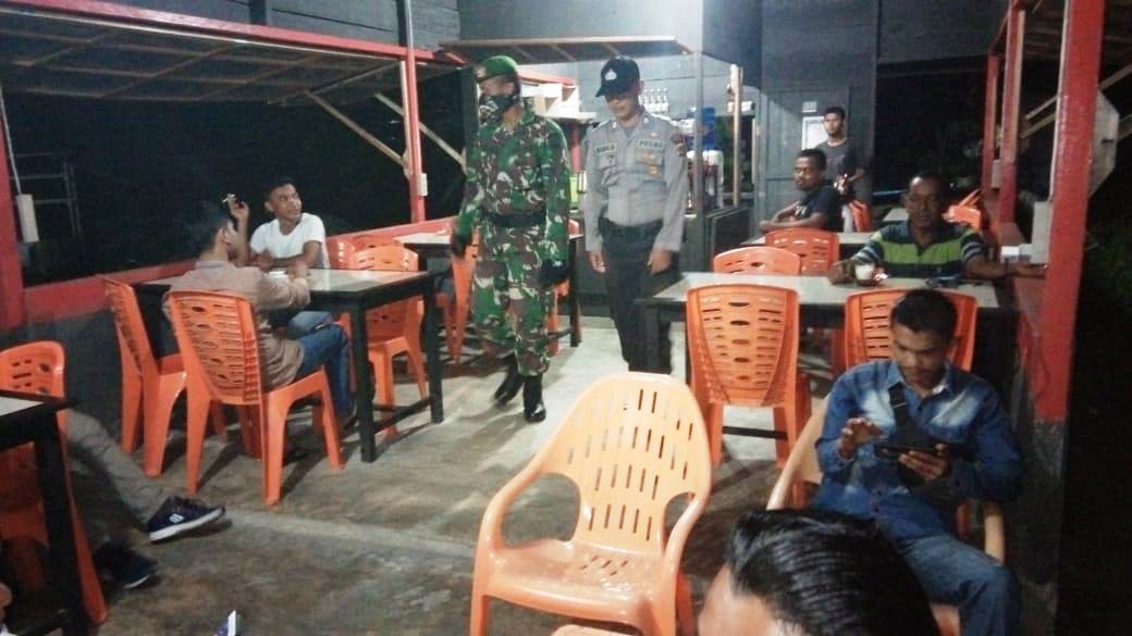 Ingatkan Warga Taati Jam Malam, Kodim 0105/Aceh Barat Beserta Jajarannya Giatkan Patroli Malam