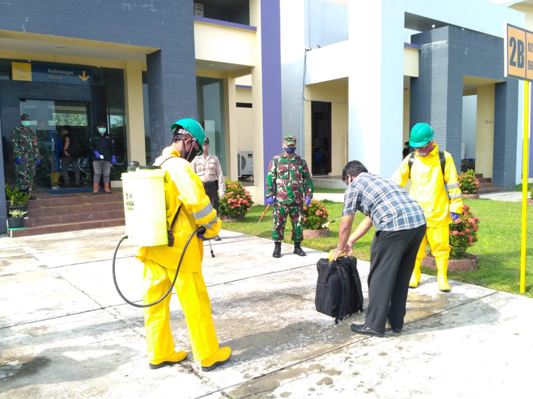 Dandim 0115/Simeulue Pimpin Langsung Penerapan Screening Terhadap Penumpang Pesawat