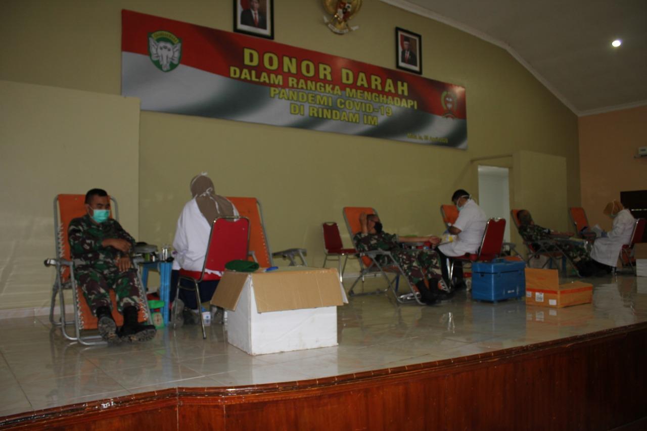 Rindam IM Menggelar Kegiatan Donor Darah Dalam Rangka Membantu Ketersediaan Darah Pmi Akibat Pandemi Covid-19
