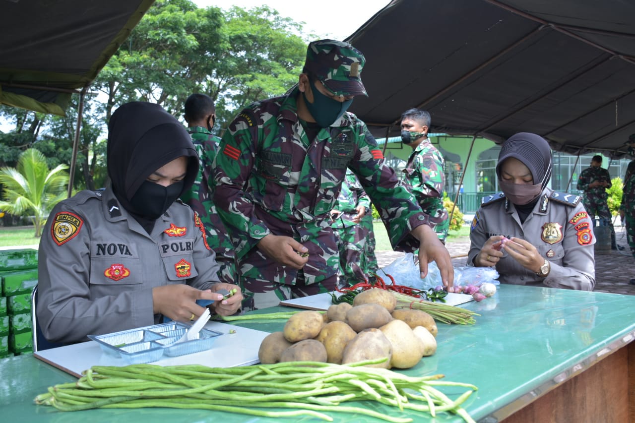 Sinergitas TNI/Polri Dirikan Dapur Umum Peduli Dampak Covid-19 Bagi Masyarakat