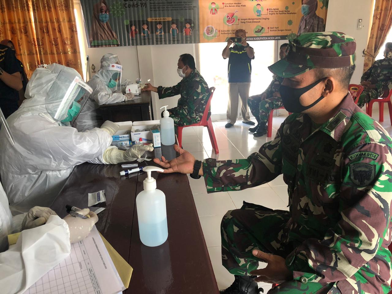 Puluhan Prajurit Kodim Aceh Jaya Ikuti Rapid Test Covid-19