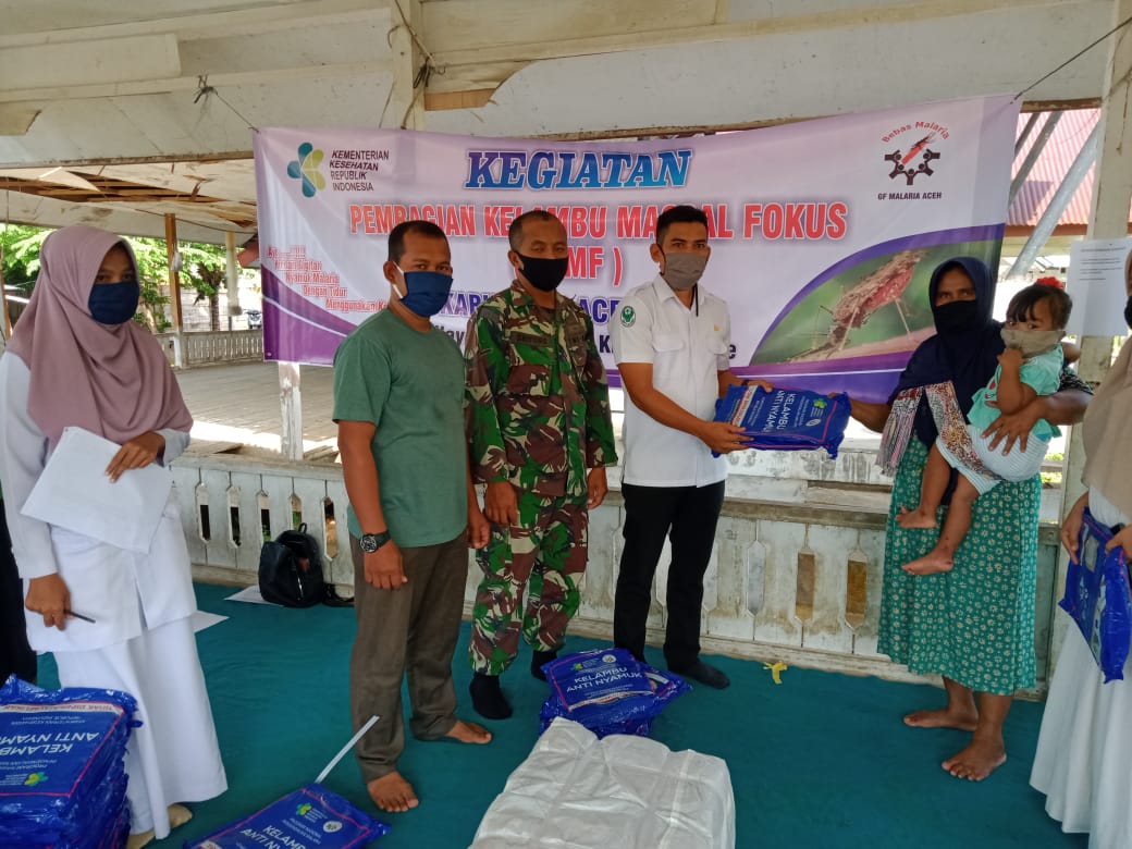 Babinsa Dampingi Pembagian Kelambu Malaria
