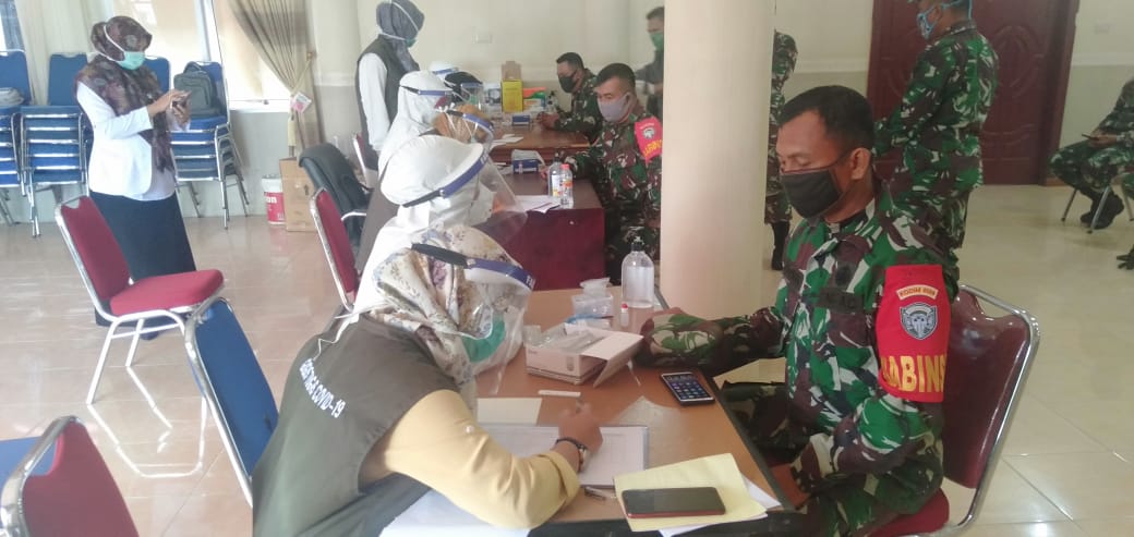 Personil Kodim Aceh Singkil Ikuti Kegiatan Rapid Test di Ruang Off Room Kantor Bupati