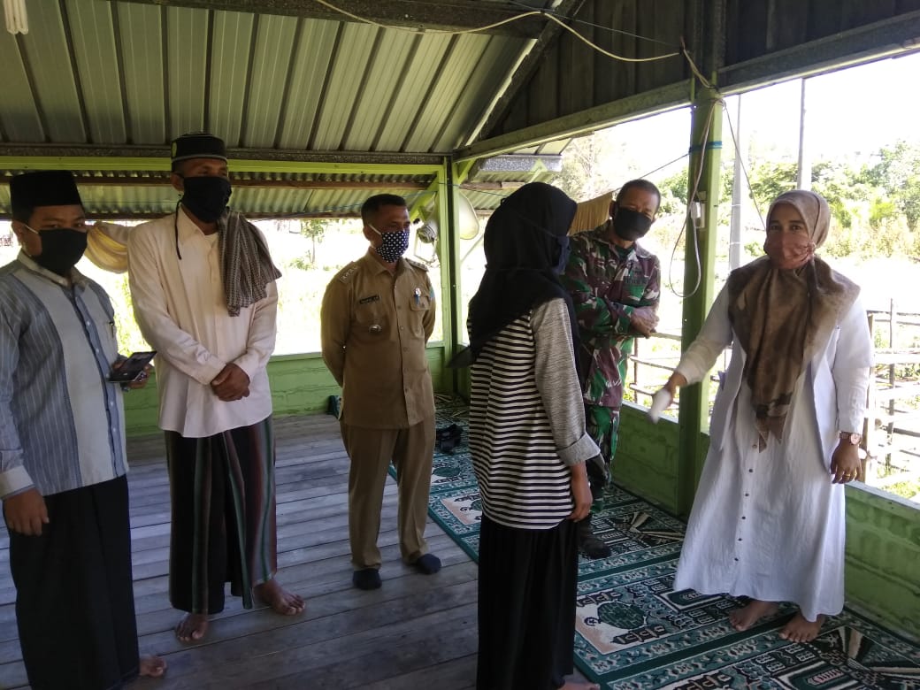 Cegah Penyebaran Covid-19, Danramil Dampingi Pemeriksaan Kesehatan Santri