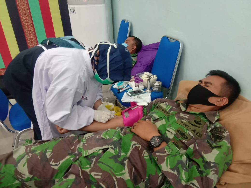 Peringati Hari Donor Darah Sedunia, Personil Kodim 0114/Aceh Jaya Ikut Donorkan Darah