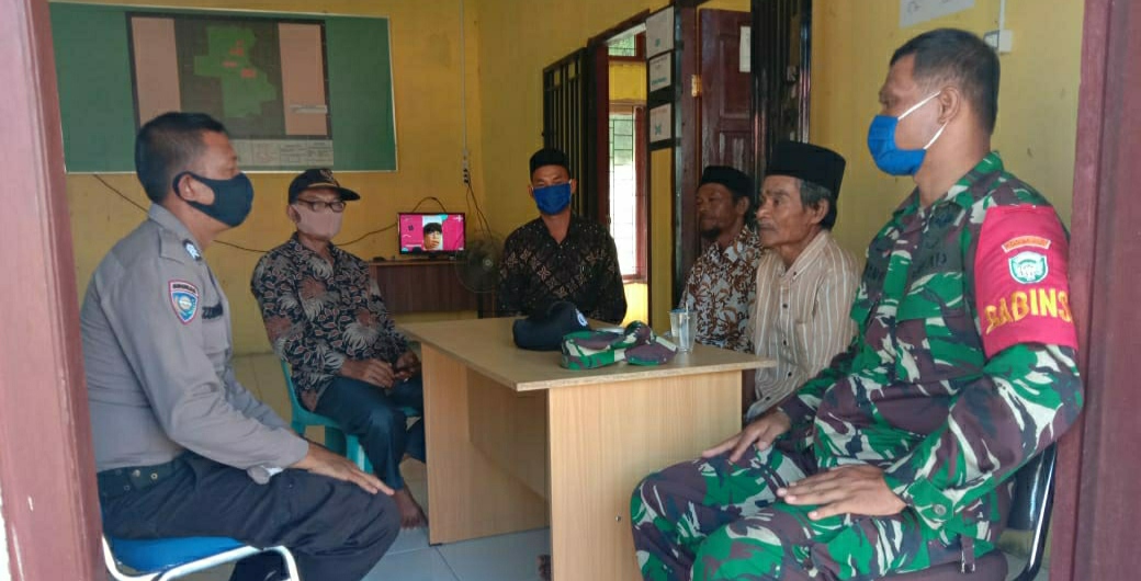 Babinsa dan Bhabinkamtibmas Sampaikan Langkah yang Efesien Cegah Penyebaran Virus Corona
