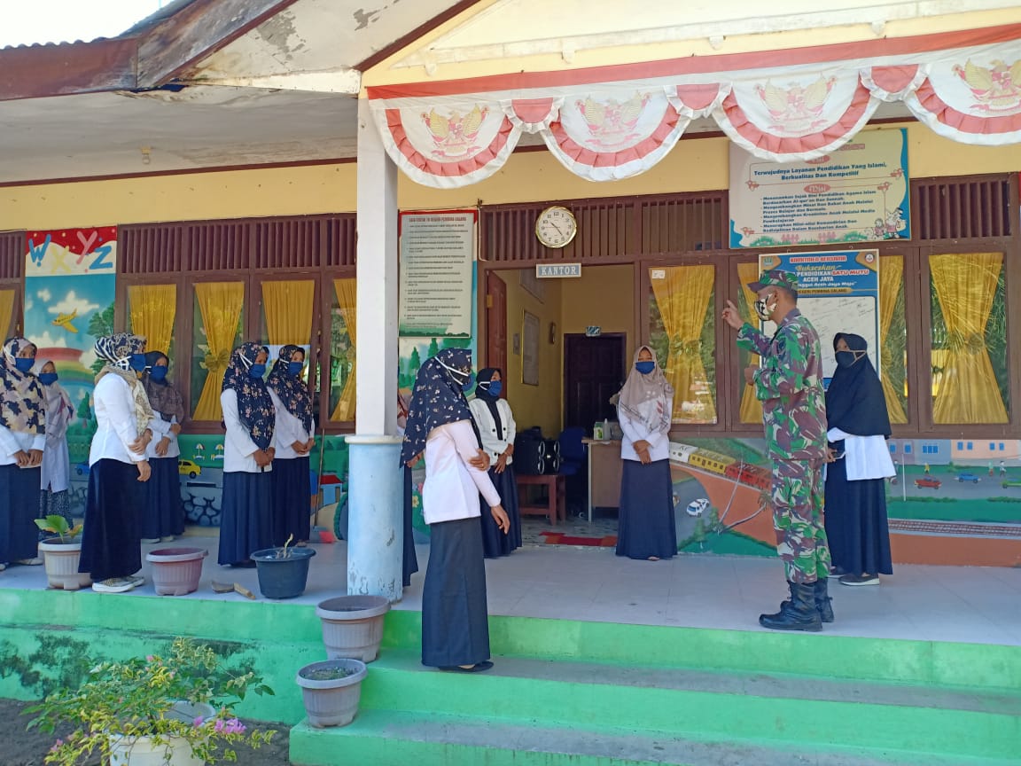 Kunjungi TK Negeri  Pembina, Sertu Sigit Himbau Guru Terapkan Protokol Covid-19 Terhadap Anak Usia Dini