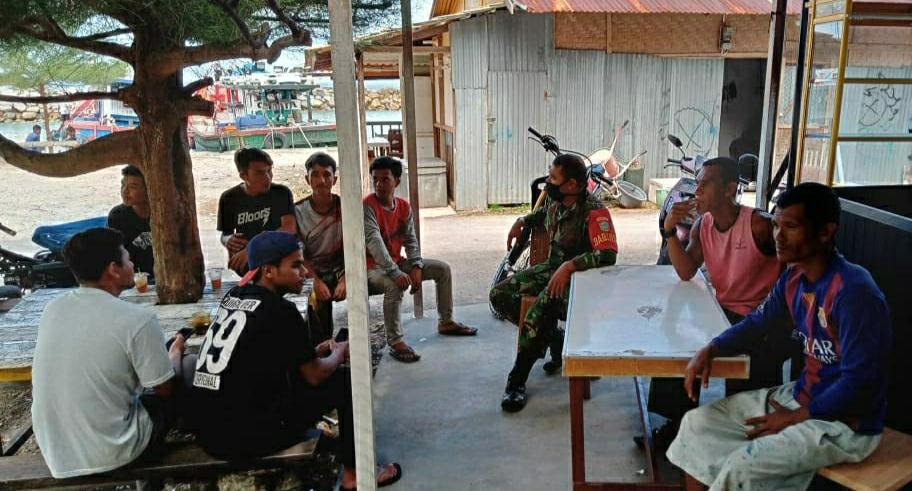 Sertu Baida Tidak Lelah Himbau Warga Desa Binaannya Melakukan Anjuran Protokol Kesehatan Demi Cegah Virus Corona