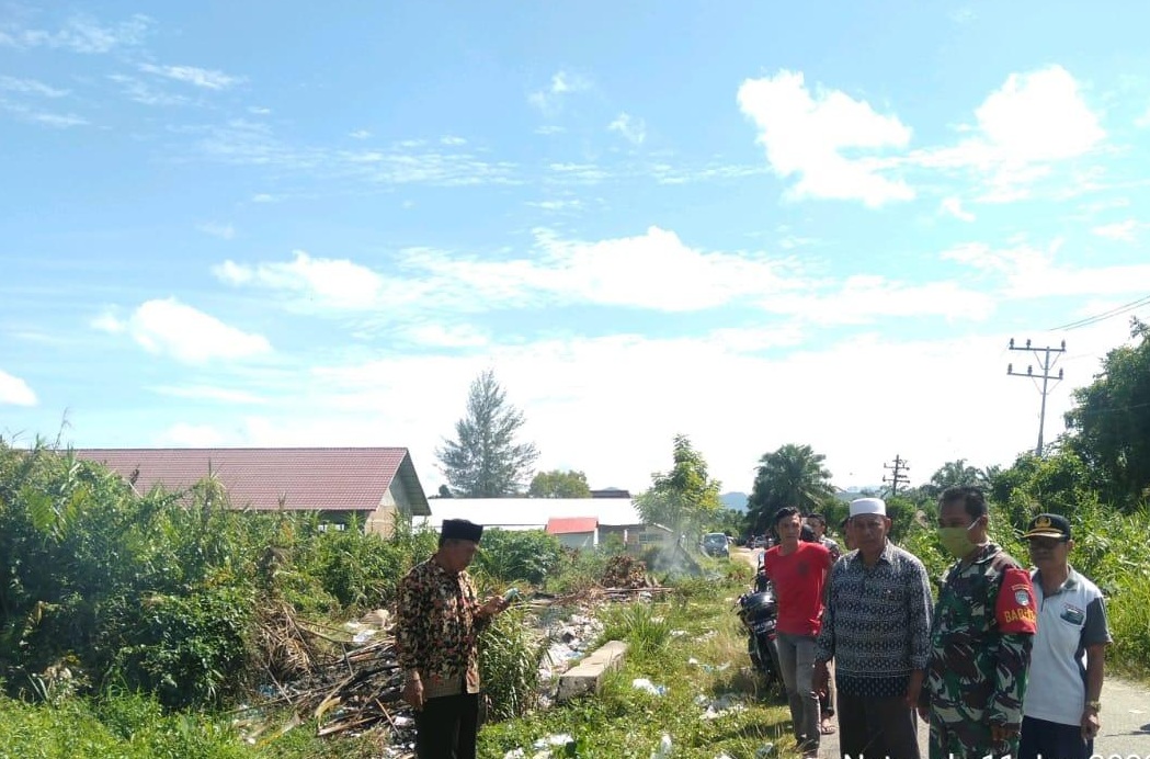 Koptu Sukirman Dampingi Camat dan Pemdes Lakukan Peninjuan TPA Liar