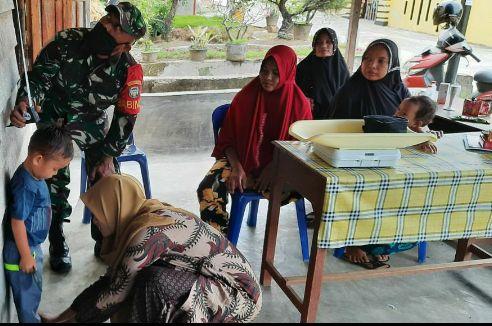 Sertu M.Nur Bantu Bides Kegiatan Program Balita Sehat